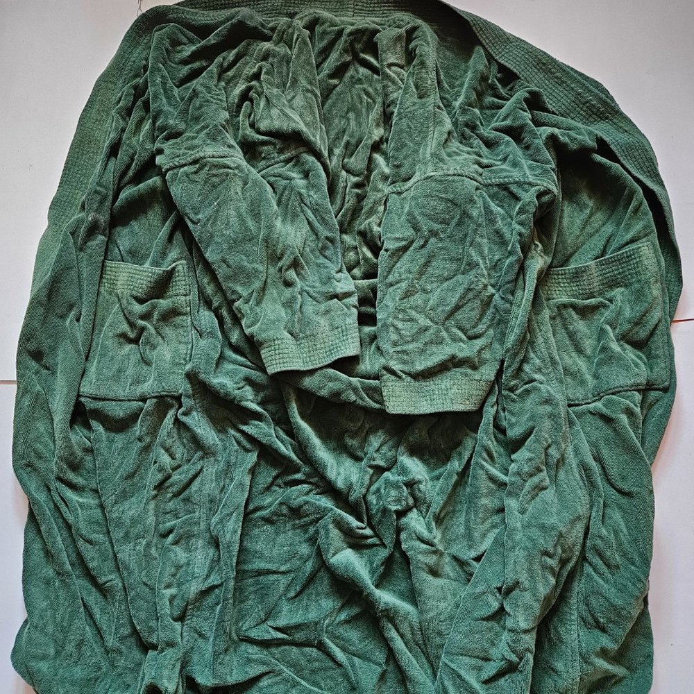 Used Green Bathrobe - Picture 2 of 2